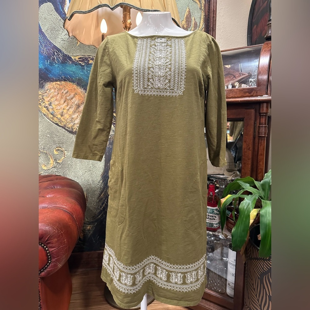 EUC Garnet Hill Green Sheath Dress with 3/4 Sleeves w embroidery